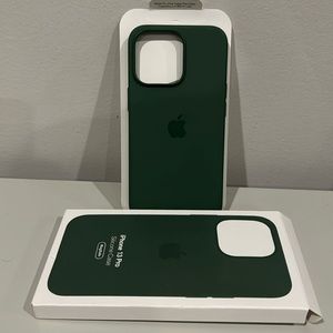 Apple iPhone 13pro case in clover